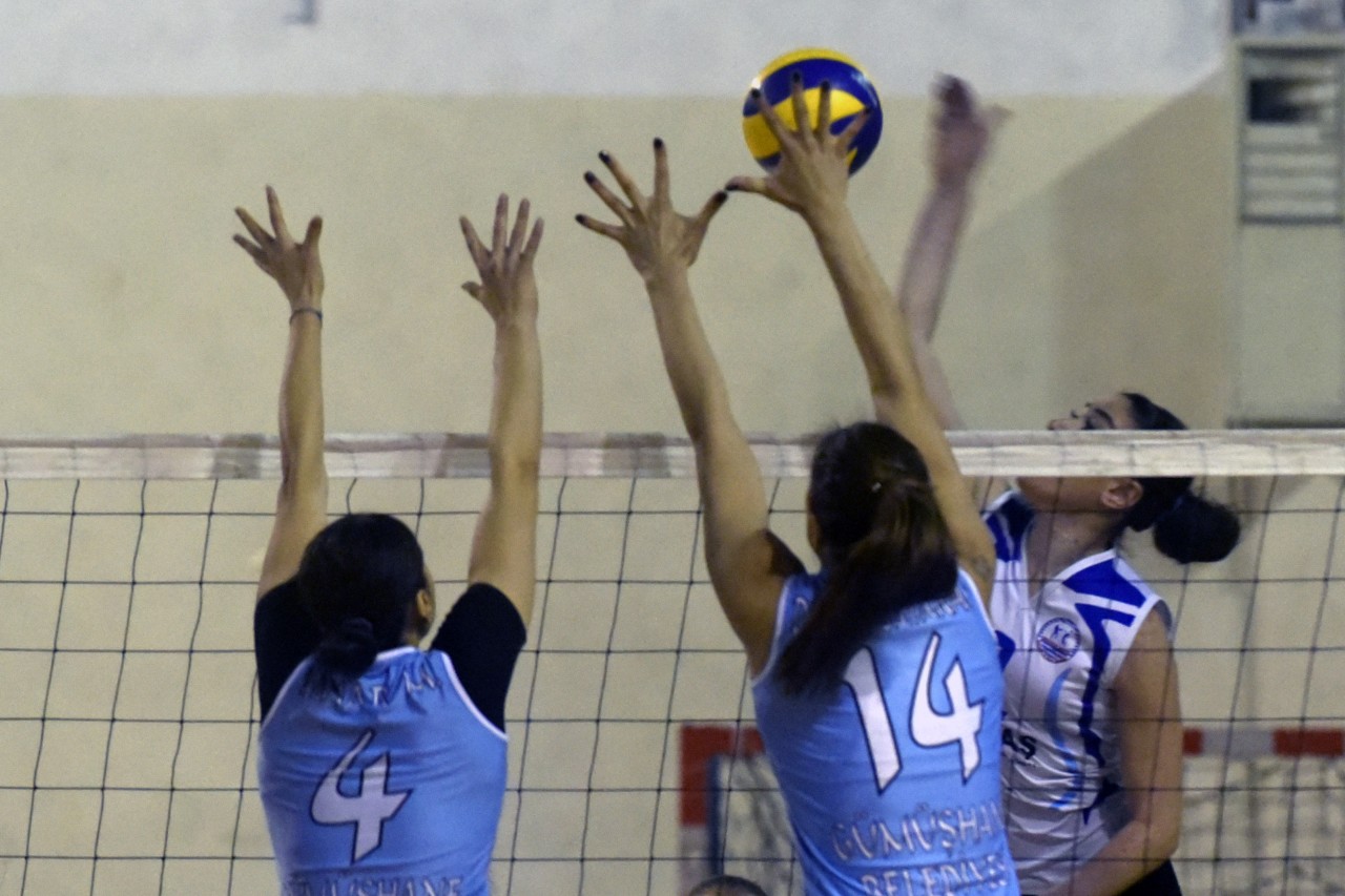 Gümüş Kızlar'da umutlar tükeniyor: 1-3 11