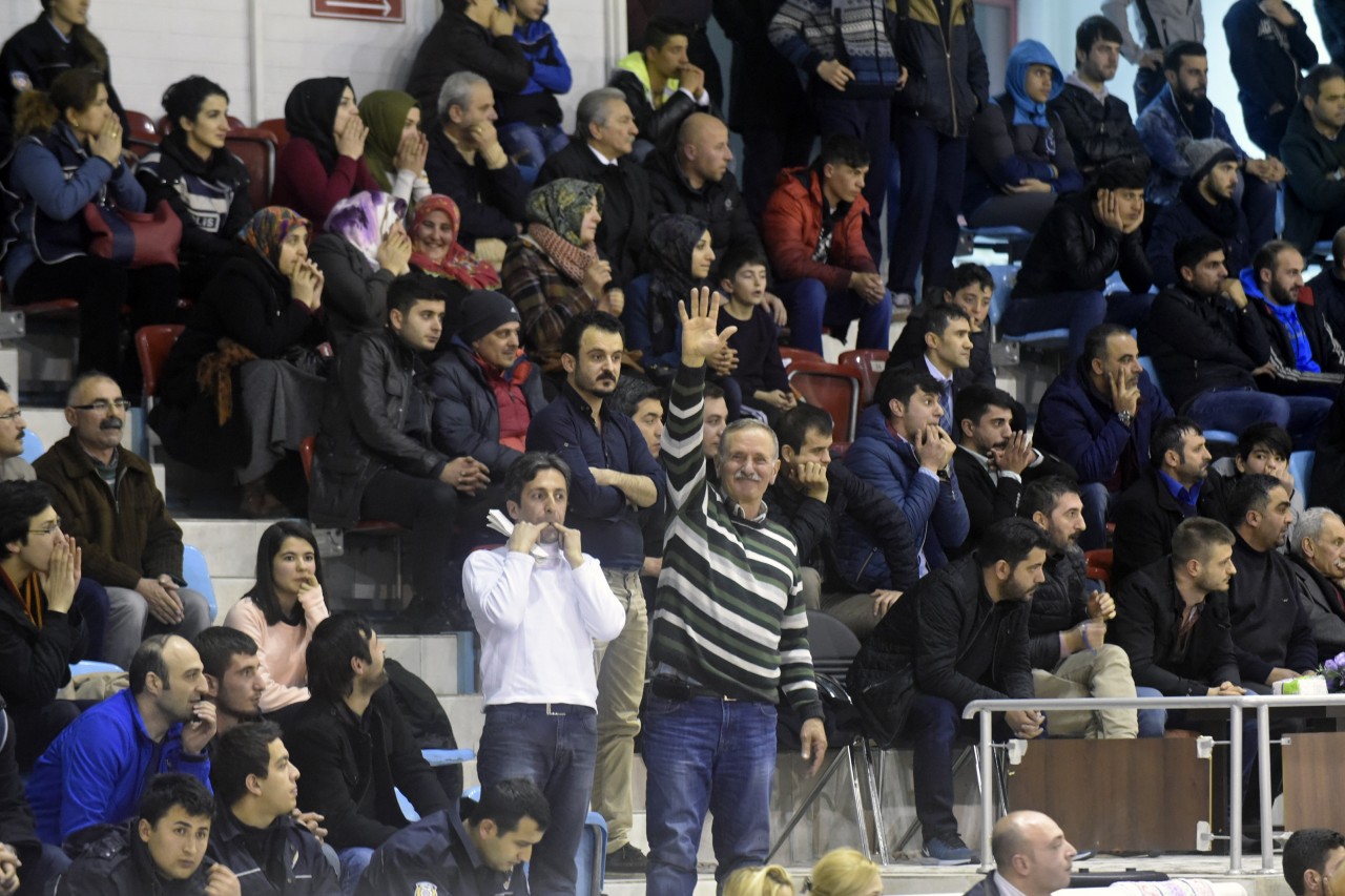 Gümüş Kızlar'da umutlar tükeniyor: 1-3 13