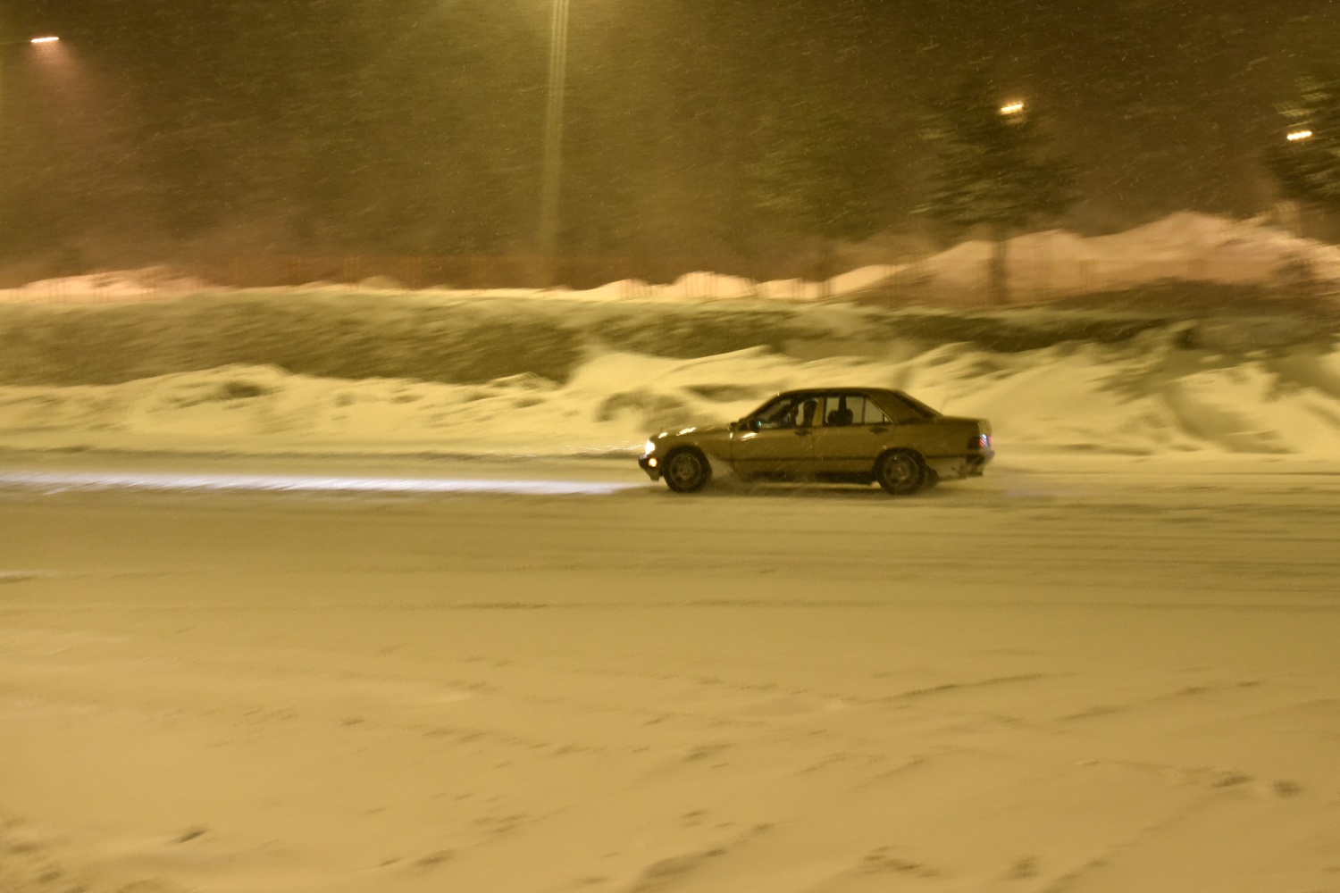 Zigana geçidinde kar yağışı ve tipi etkili oluyor 1