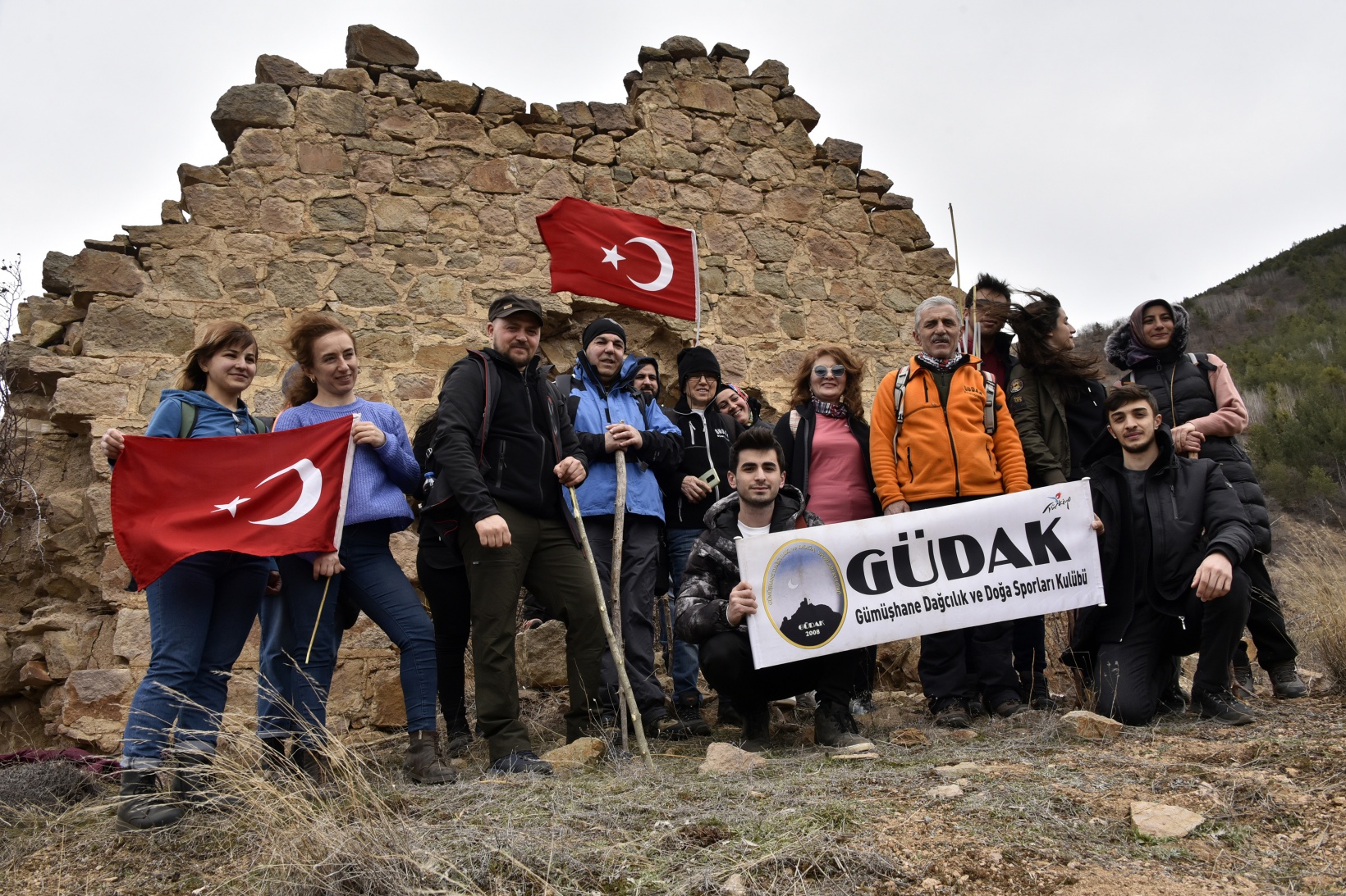 Gümüşhaneli dağcılardan zorlu “İstiklal” yürüyüşü 8