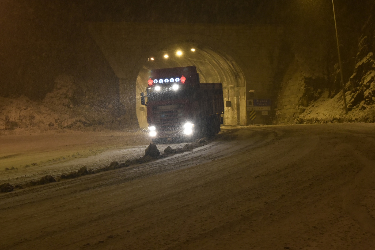 Zigana dağında kar yağışı etkili oluyor 13