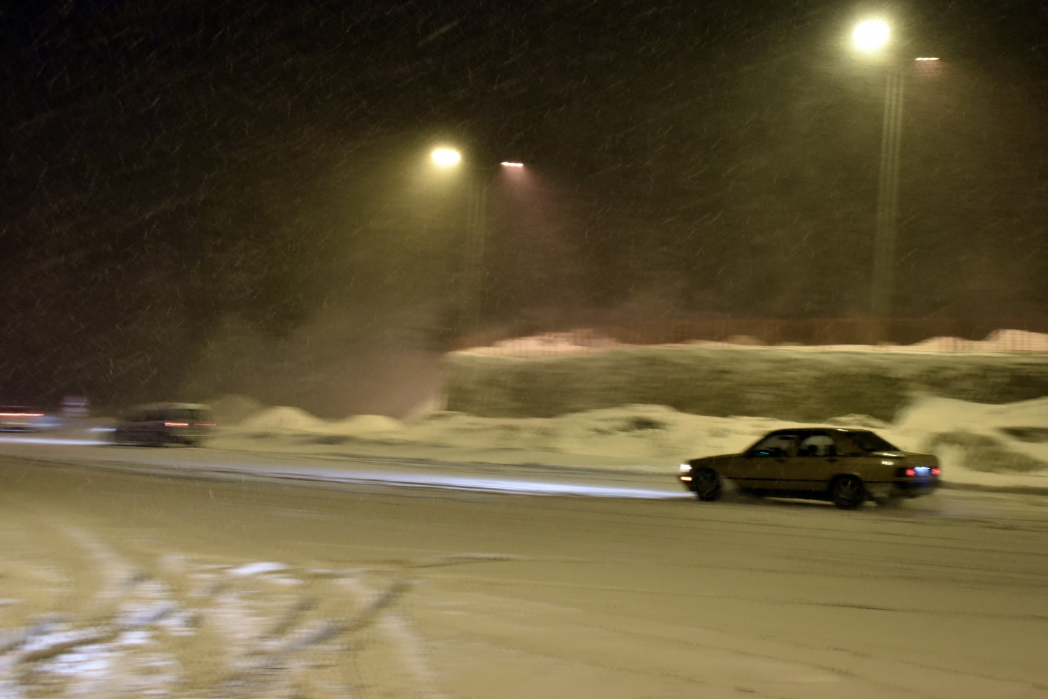 Zigana geçidinde kar yağışı ve tipi etkili oluyor 4