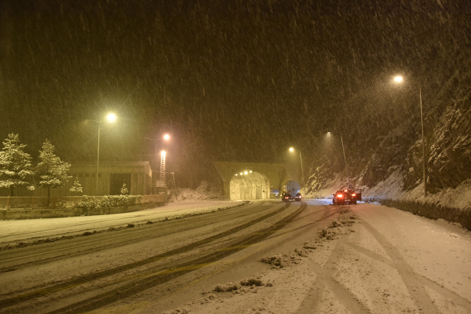 Zigana dağında kar yağışı etkili oluyor 3