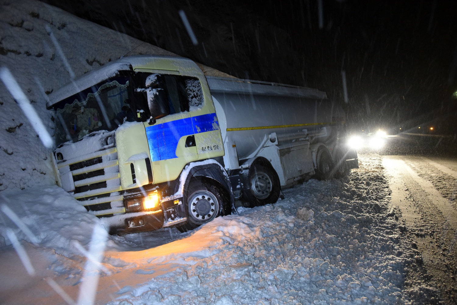 Zigana geçidinde kar yağışı ve tipi etkili oluyor 10