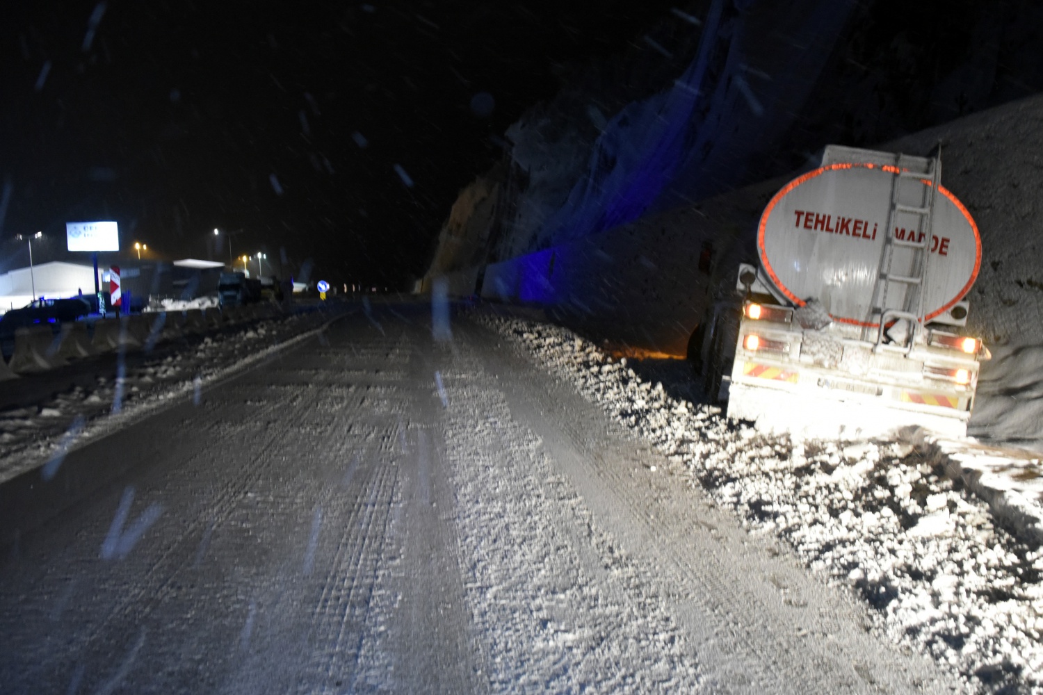 Zigana geçidinde kar yağışı ve tipi etkili oluyor 14