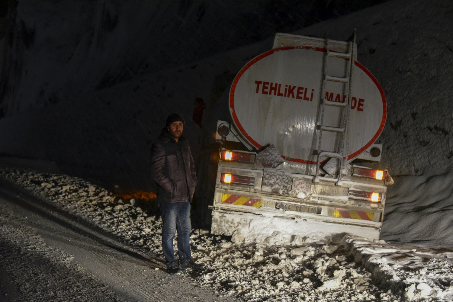 Zigana geçidinde kar yağışı ve tipi etkili oluyor 16
