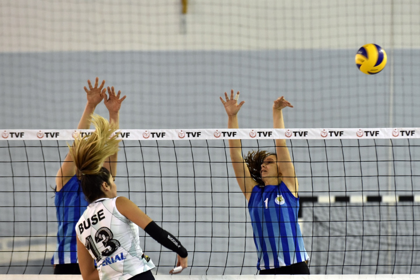 Gümüş Kızlar zorlandı: 3-2 4