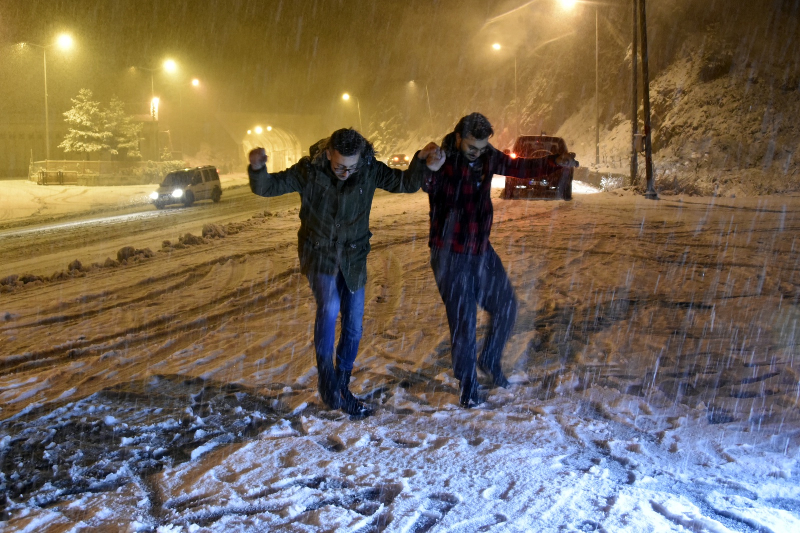Zigana dağında kar yağışı etkili oluyor 34