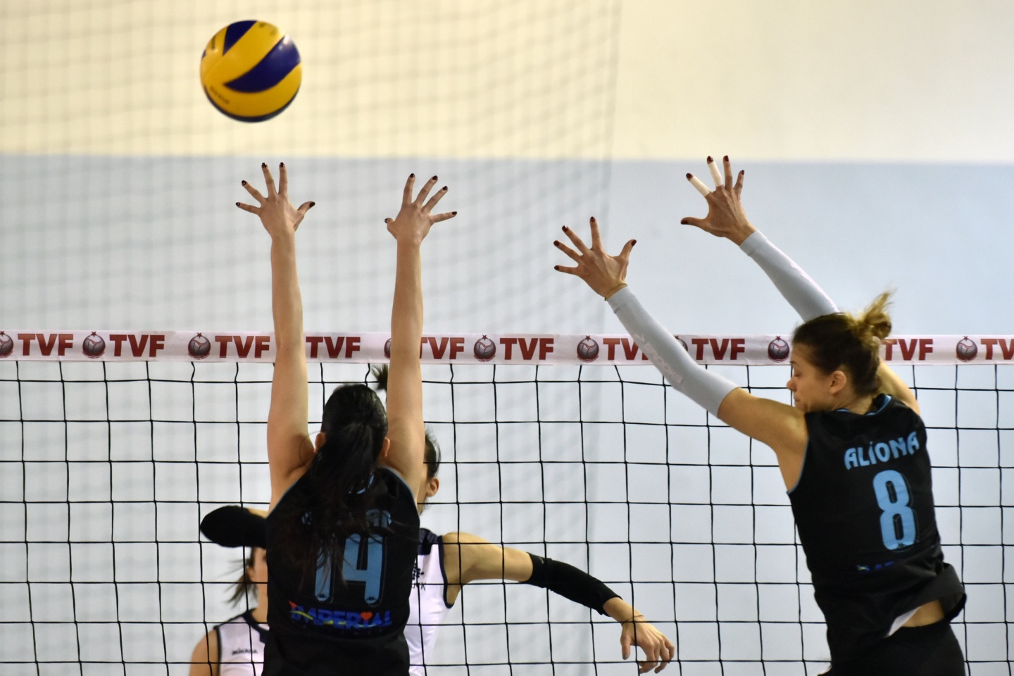 Gümüş Kızlar’dan Kurtuluş hediyesi: 3-0 4