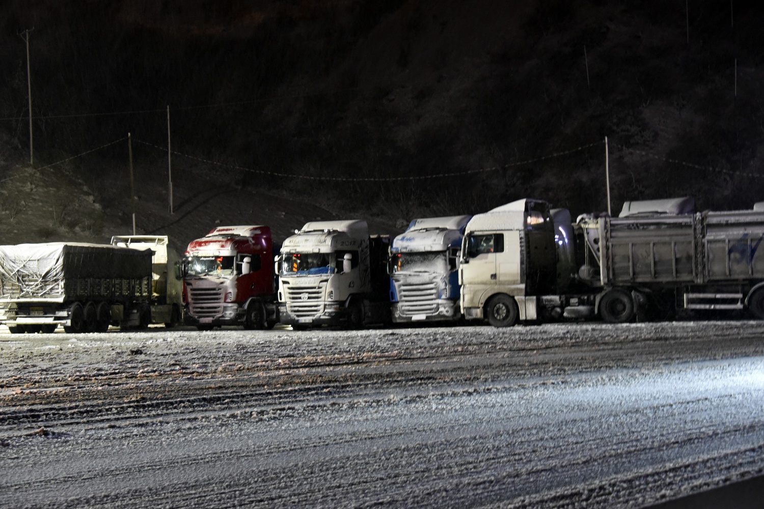 Zigana geçidinde kar yağışı ve tipi etkili oluyor 17