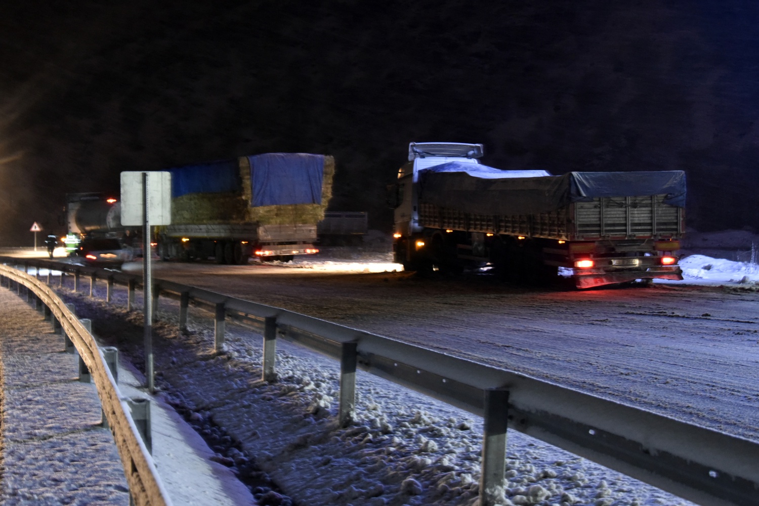 Zigana geçidinde kar yağışı ve tipi etkili oluyor 19