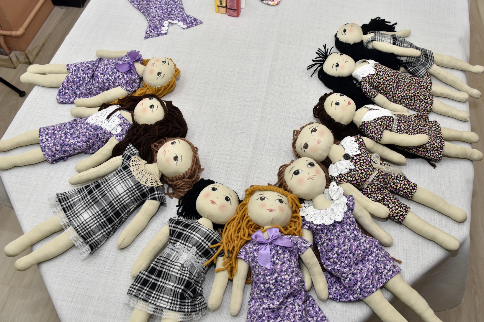 Özel çocuklar depremzede çocuklar için bez bebek yapıyor 7