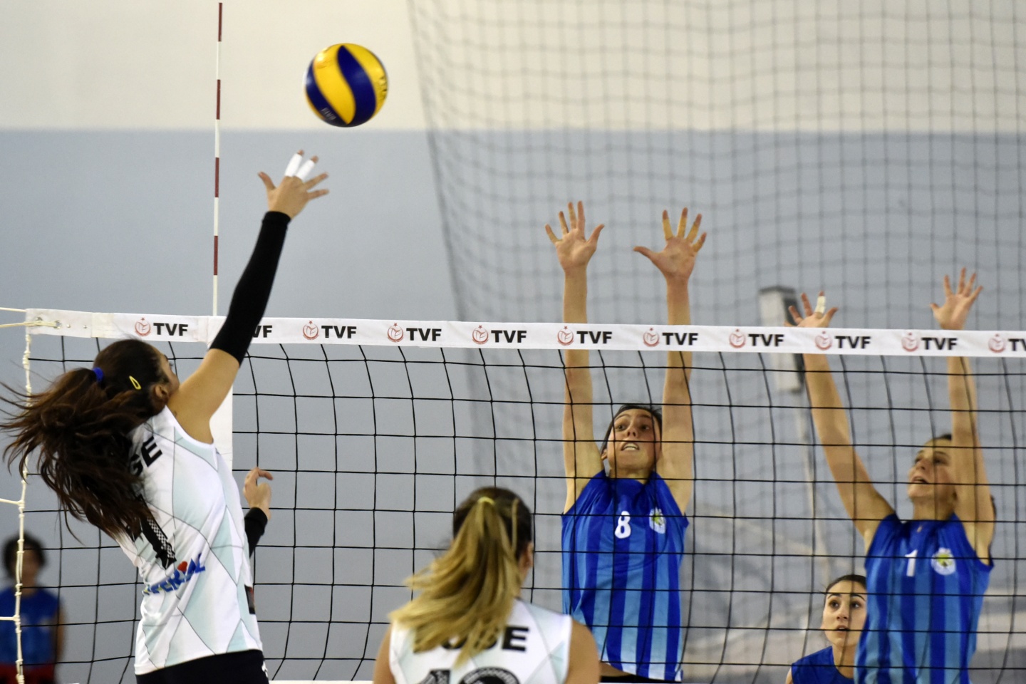 Gümüş Kızlar zorlandı: 3-2 24