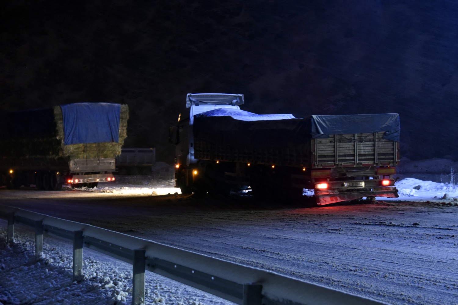 Zigana geçidinde kar yağışı ve tipi etkili oluyor 18