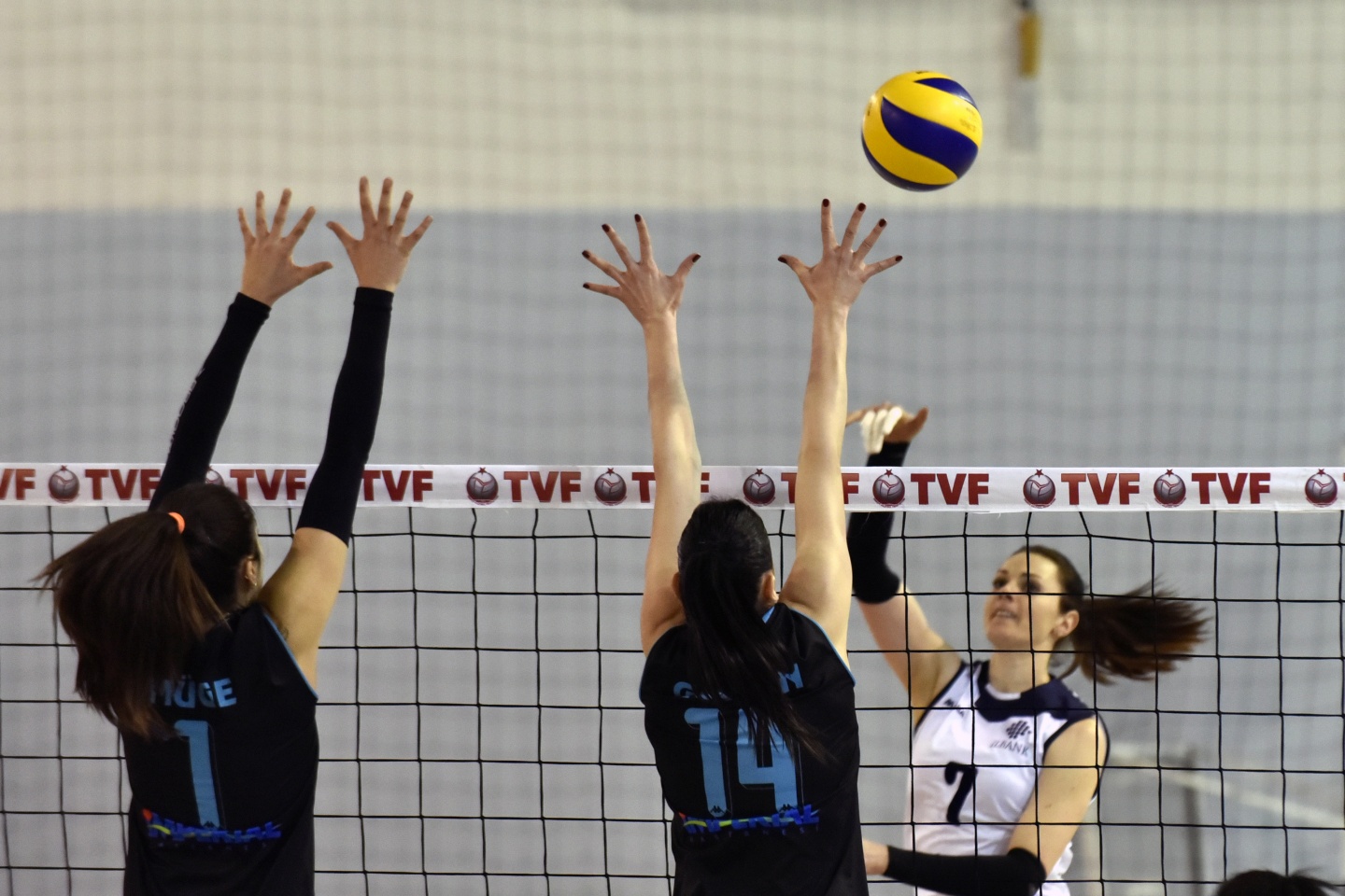 Gümüş Kızlar’dan Kurtuluş hediyesi: 3-0 30