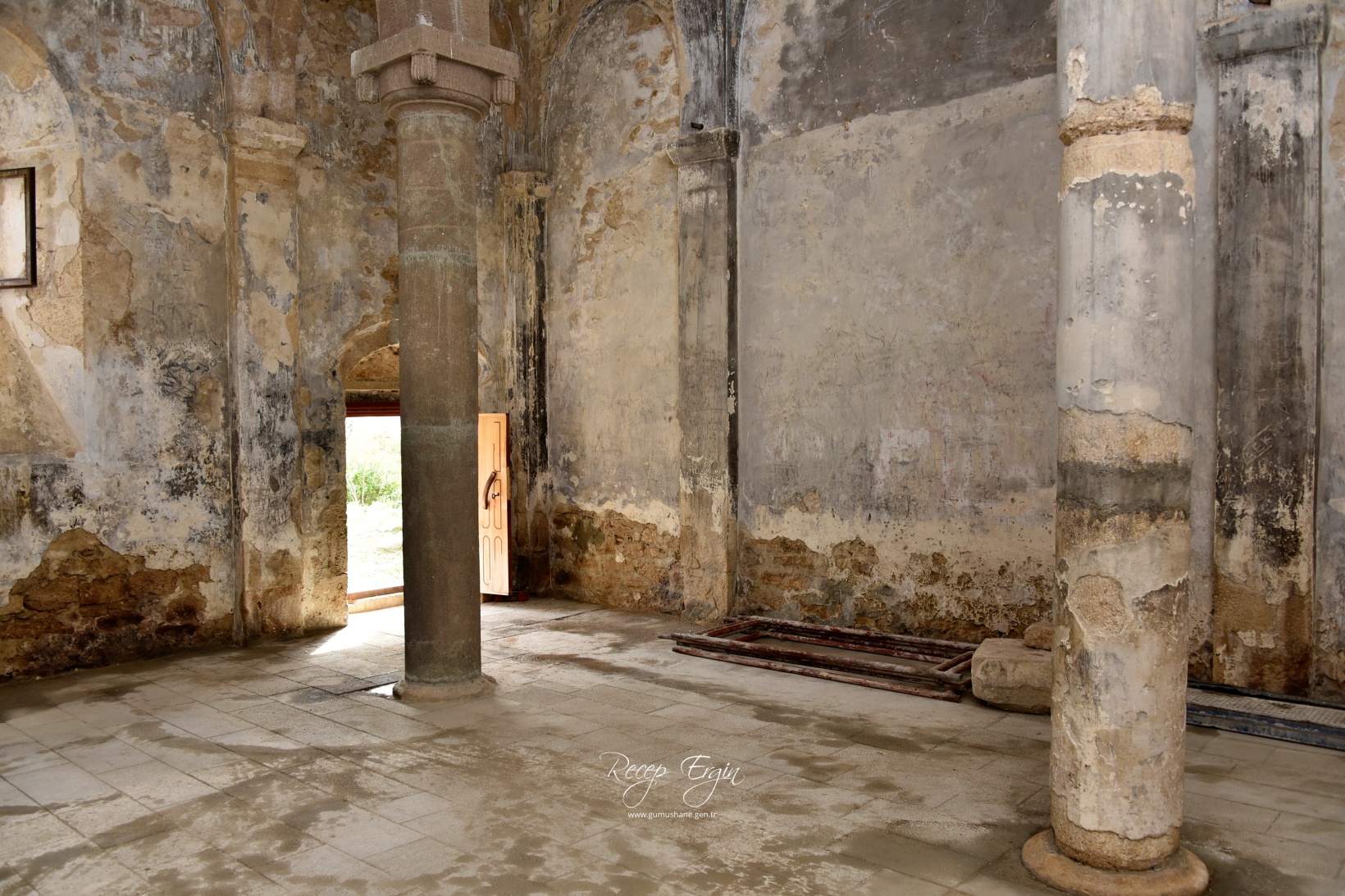 674 yıllık İmera Manastırı’nın duvarlarındaki yazı ve grafitiler temizlendi 4