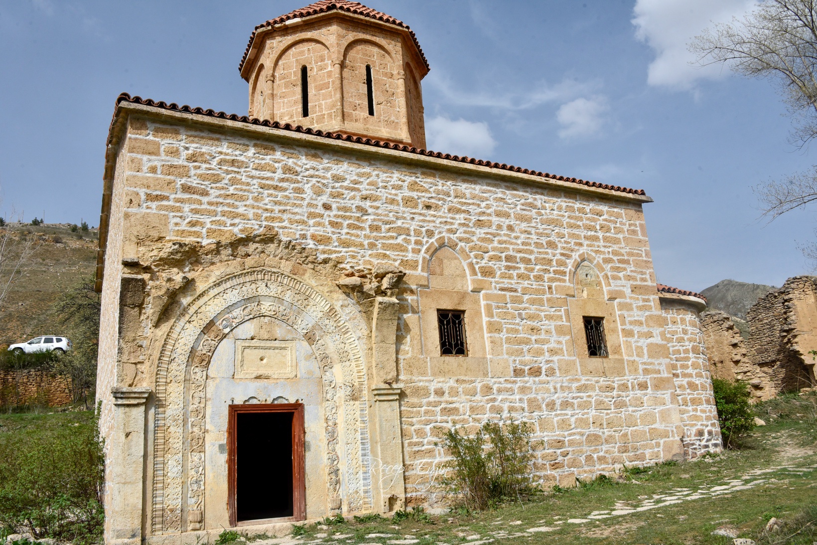674 yıllık İmera Manastırı’nın duvarlarındaki yazı ve grafitiler temizlendi 22