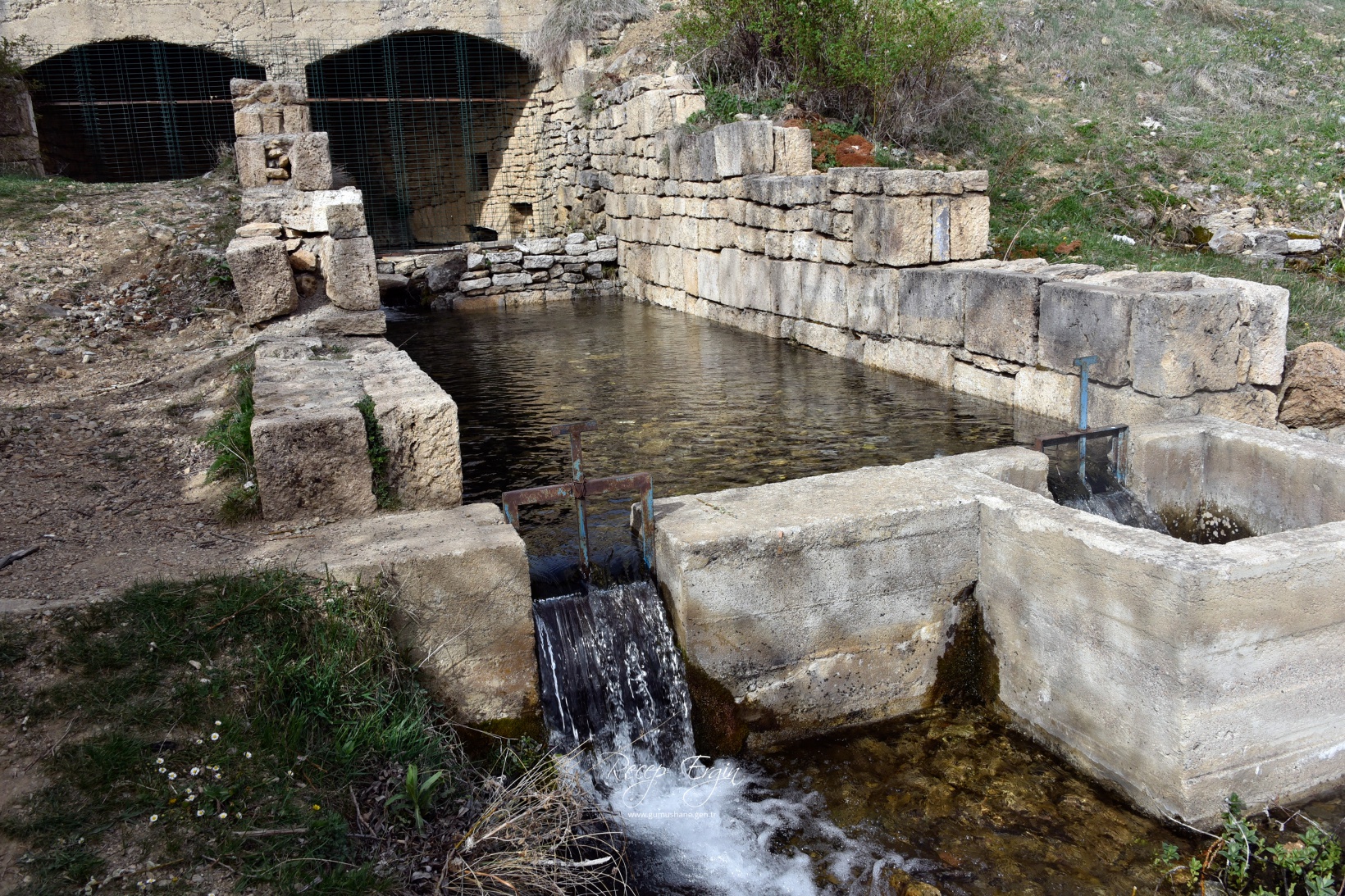 674 yıllık İmera Manastırı’nın duvarlarındaki yazı ve grafitiler temizlendi 26