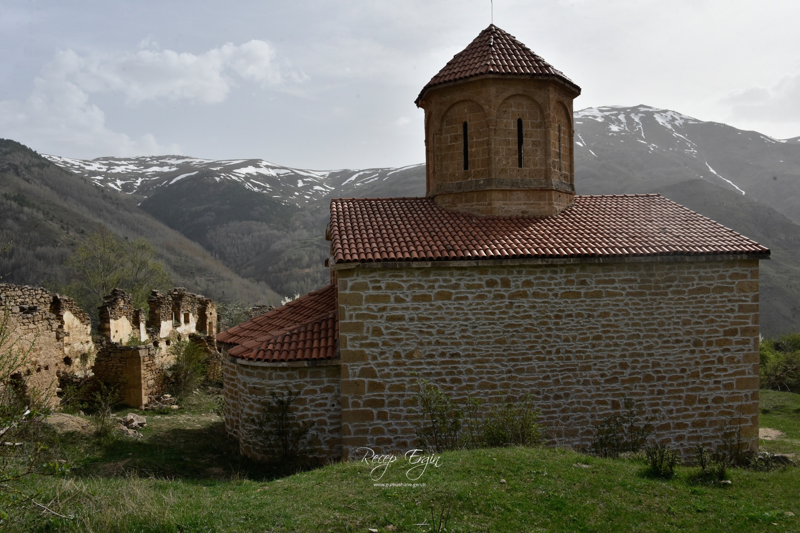 674 yıllık İmera Manastırı’nın duvarlarındaki yazı ve grafitiler temizlendi 8