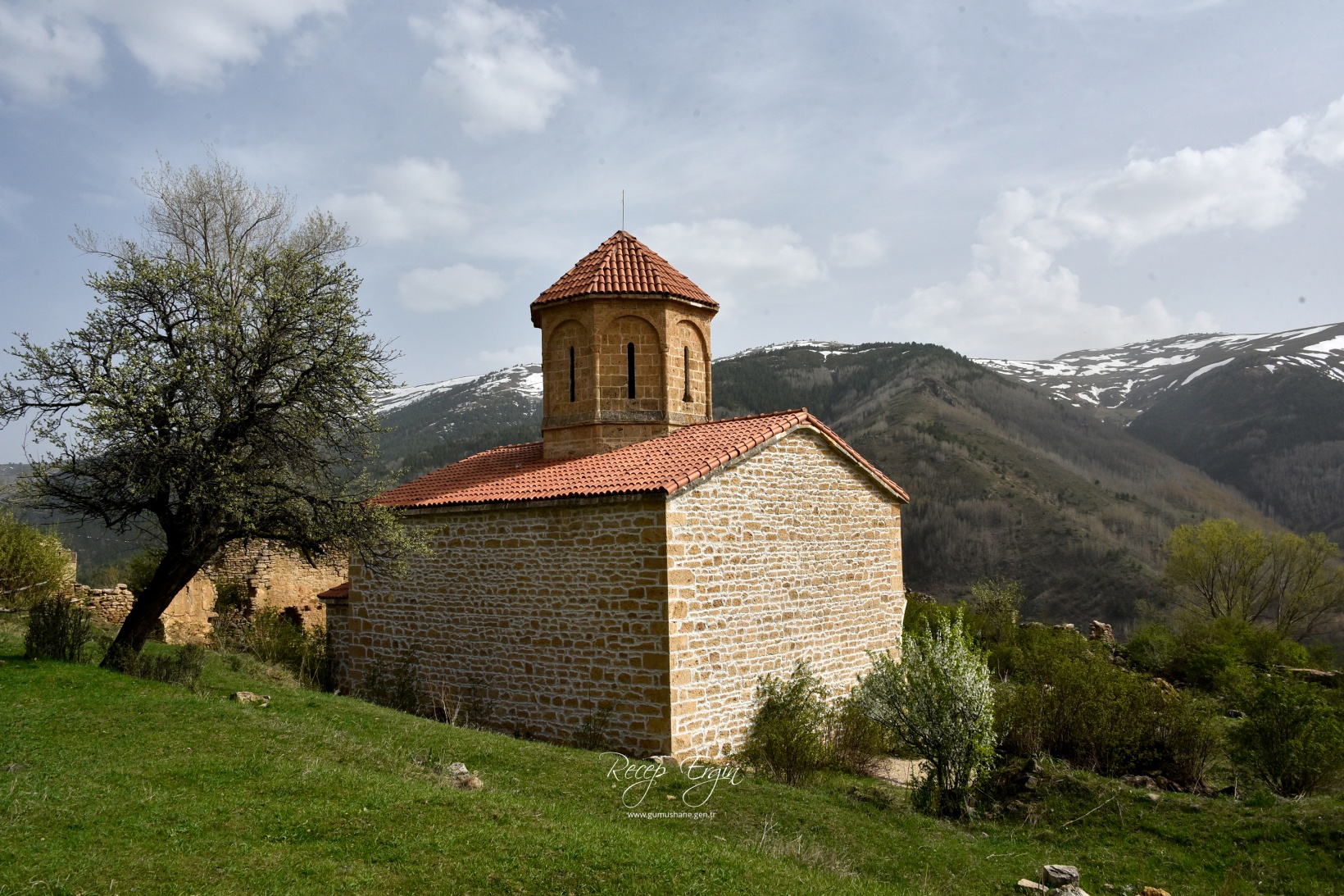 674 yıllık İmera Manastırı’nın duvarlarındaki yazı ve grafitiler temizlendi 23