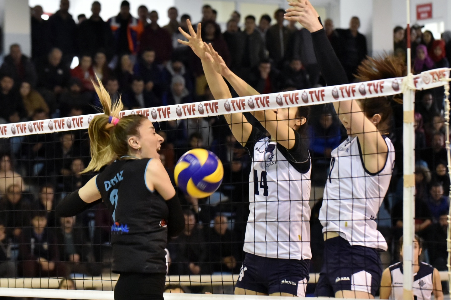 Gümüş Kızlar’dan Kurtuluş hediyesi: 3-0 14