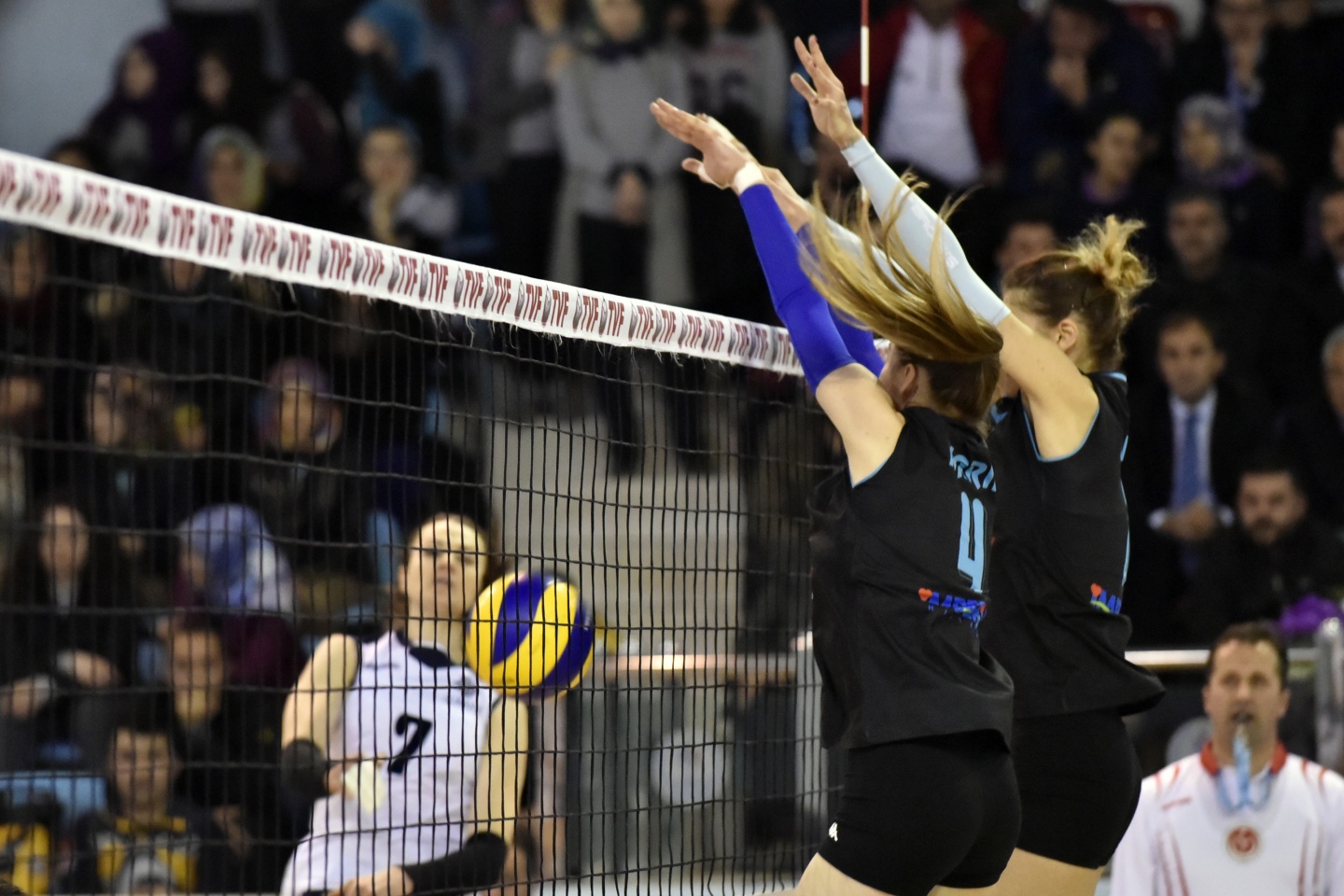 Gümüş Kızlar’dan Kurtuluş hediyesi: 3-0 26