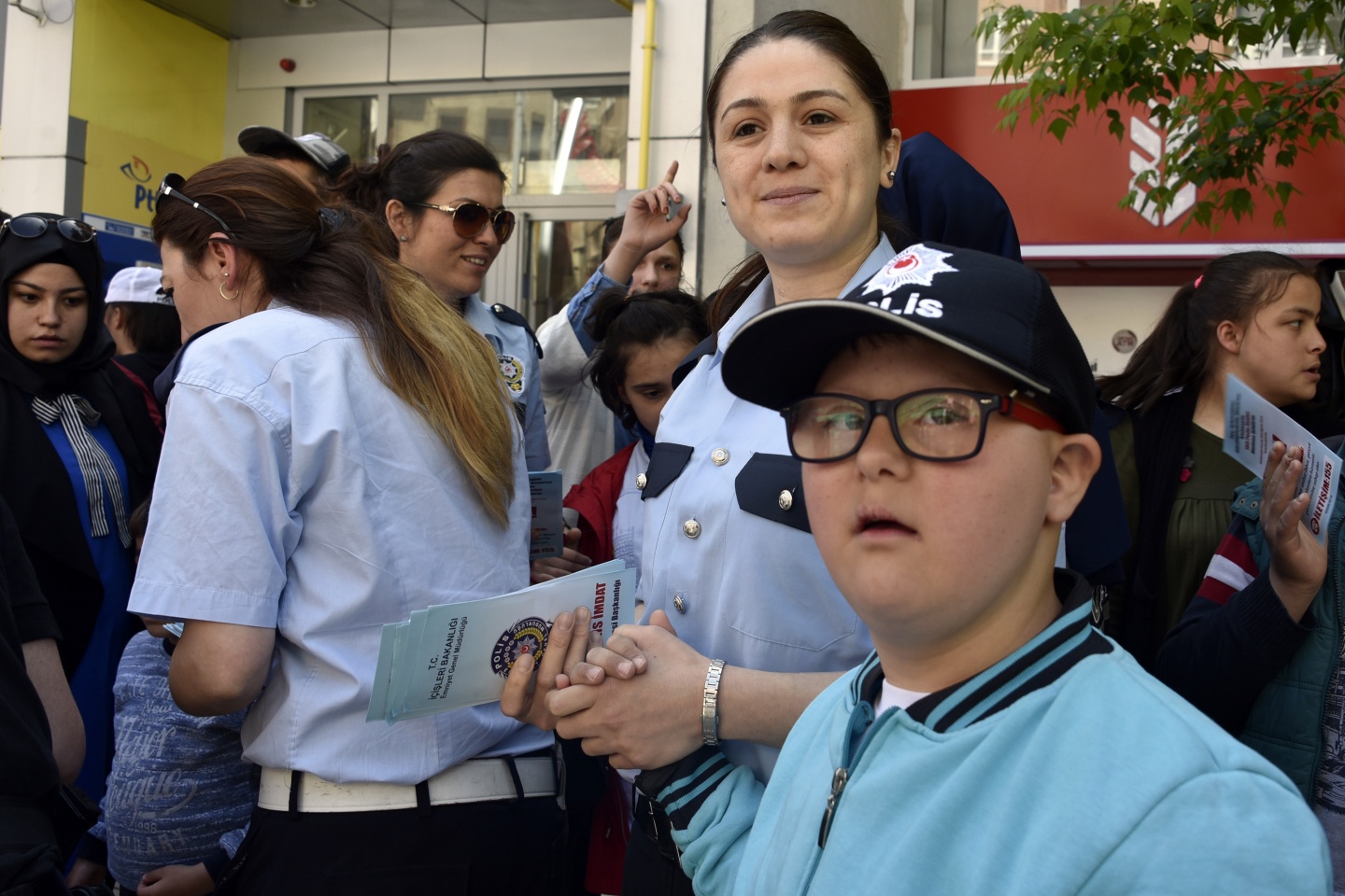 Gümüşhane Emniyeti özel çocukları sevindirdi 42