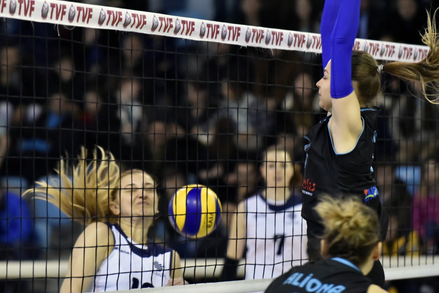 Gümüş Kızlar’dan Kurtuluş hediyesi: 3-0 7