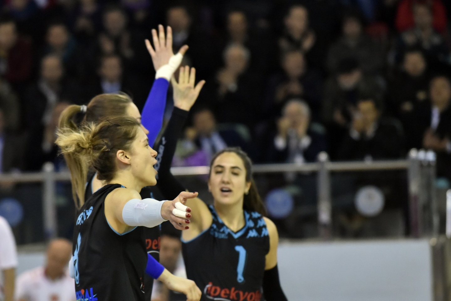 Gümüş Kızlar’dan Kurtuluş hediyesi: 3-0 17