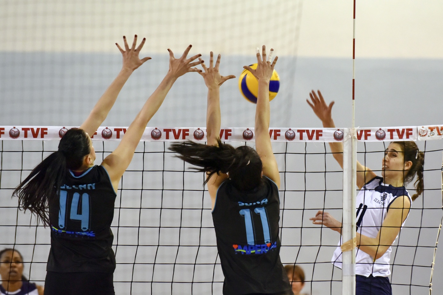 Gümüş Kızlar’dan Kurtuluş hediyesi: 3-0 39