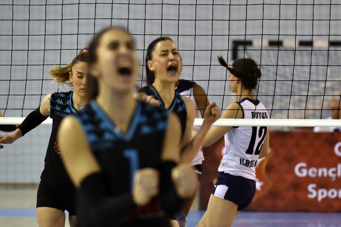 Gümüş Kızlar’dan Kurtuluş hediyesi: 3-0 51