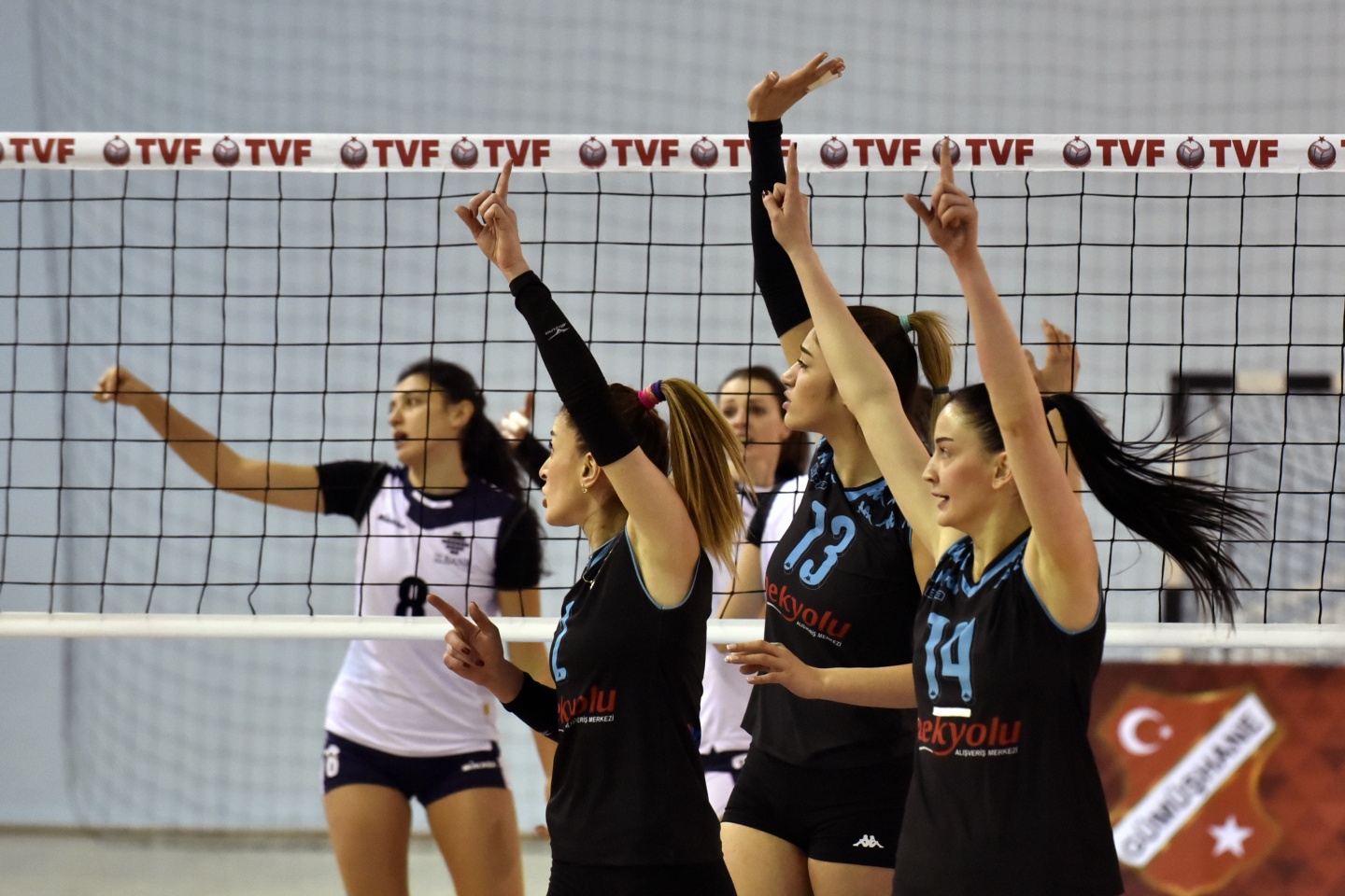 Gümüş Kızlar’dan Kurtuluş hediyesi: 3-0 46