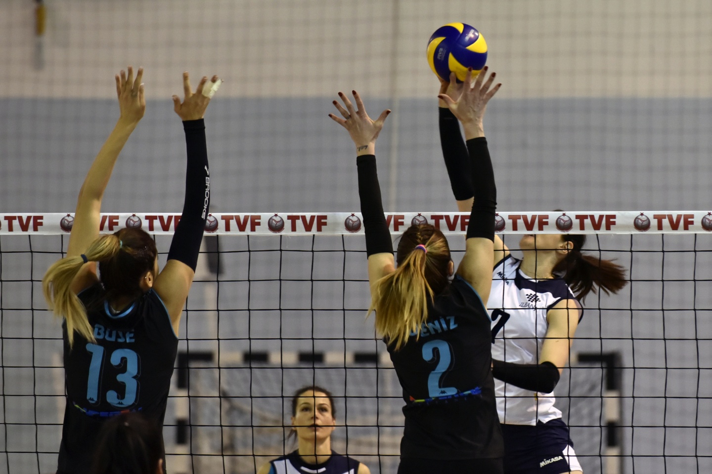 Gümüş Kızlar’dan Kurtuluş hediyesi: 3-0 15