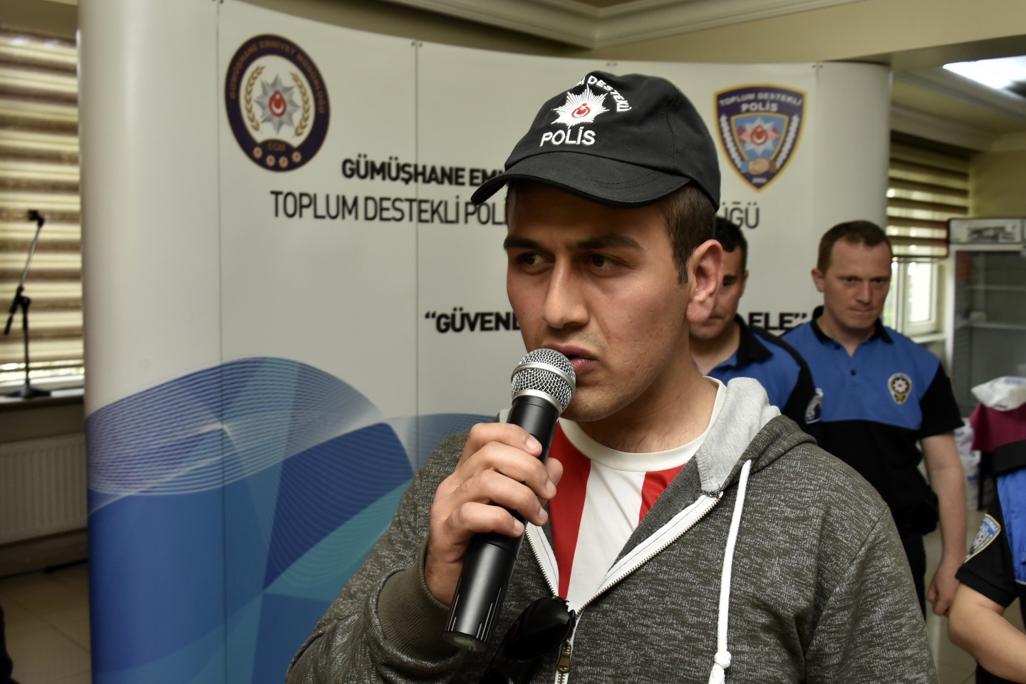 Gümüşhane Emniyeti özel çocukları sevindirdi 36