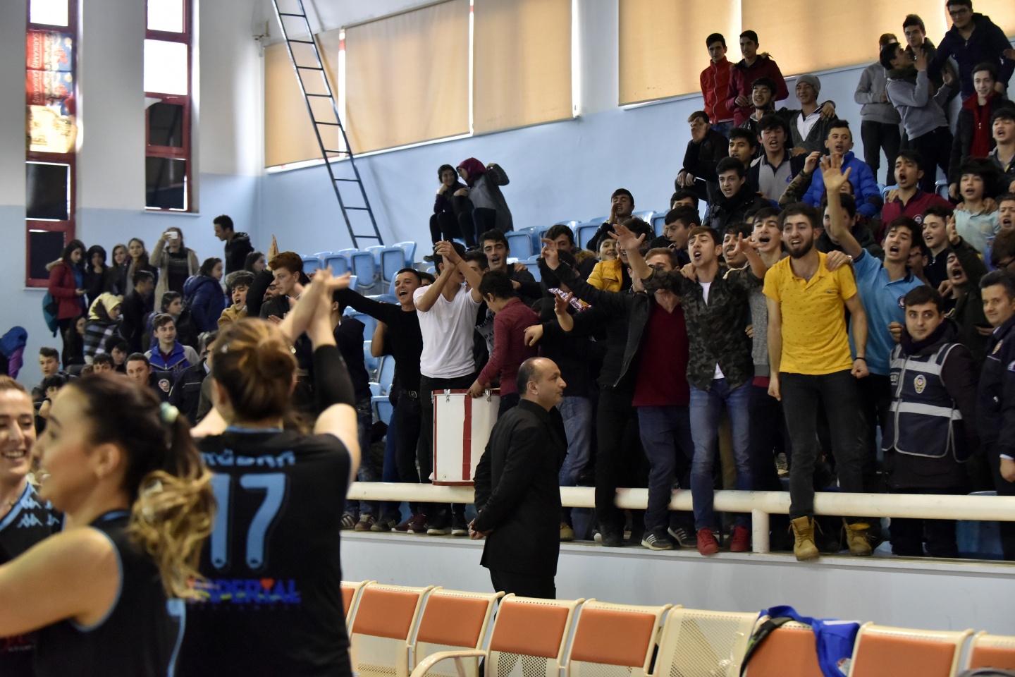 Gümüş Kızlar’dan Kurtuluş hediyesi: 3-0 52