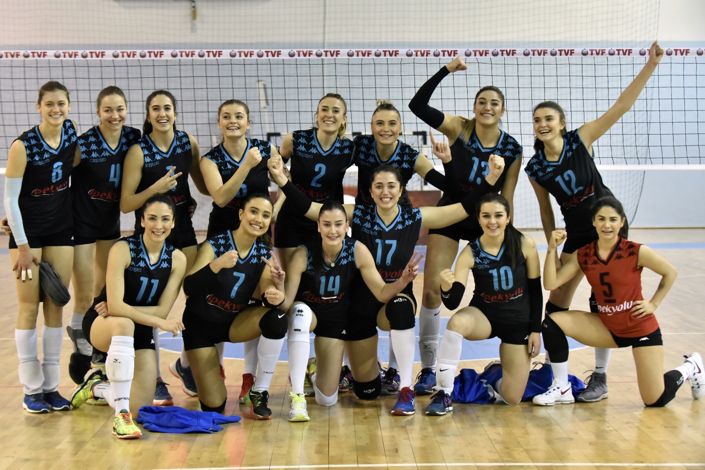 Gümüş Kızlar’dan Kurtuluş hediyesi: 3-0 37