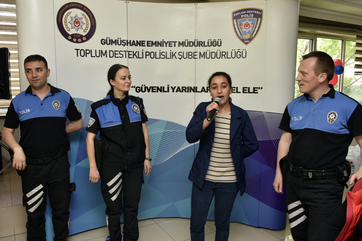 Gümüşhane Emniyeti özel çocukları sevindirdi 43