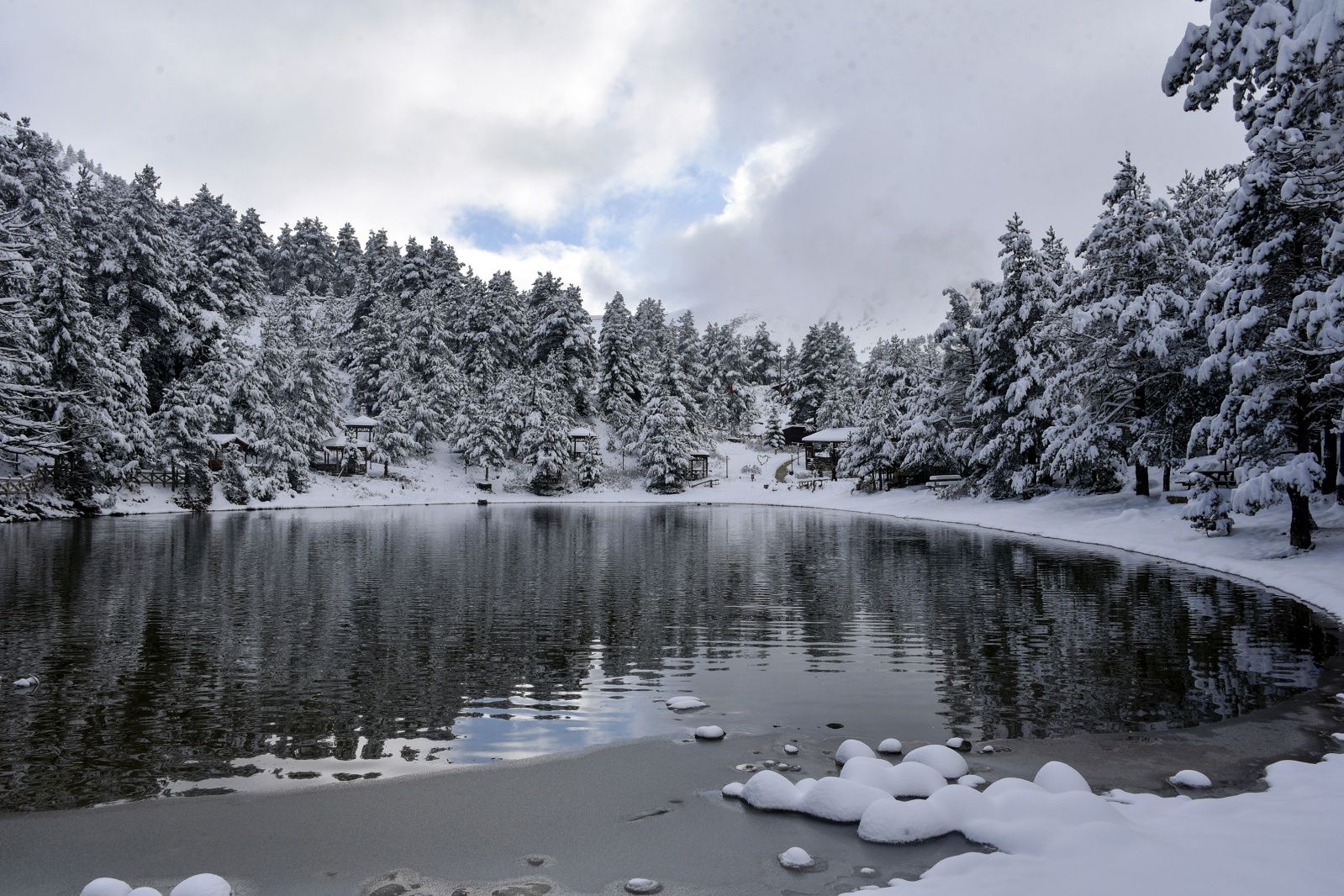 Beyazın en çok yakıştığı yer: Limni Gölü 22