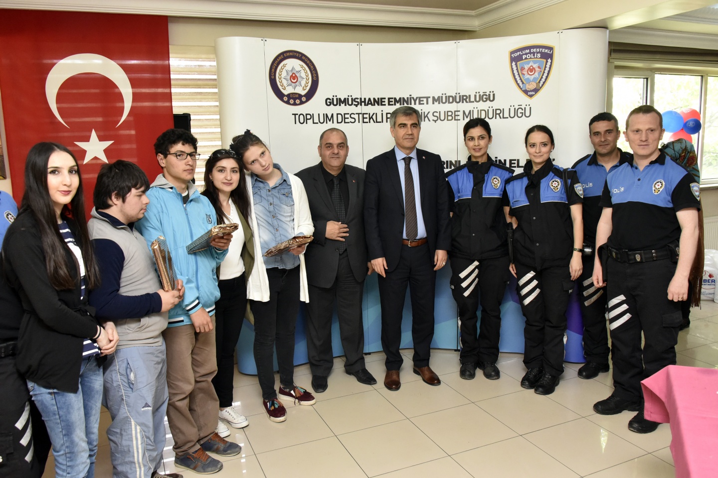 Gümüşhane Emniyeti özel çocukları sevindirdi 34