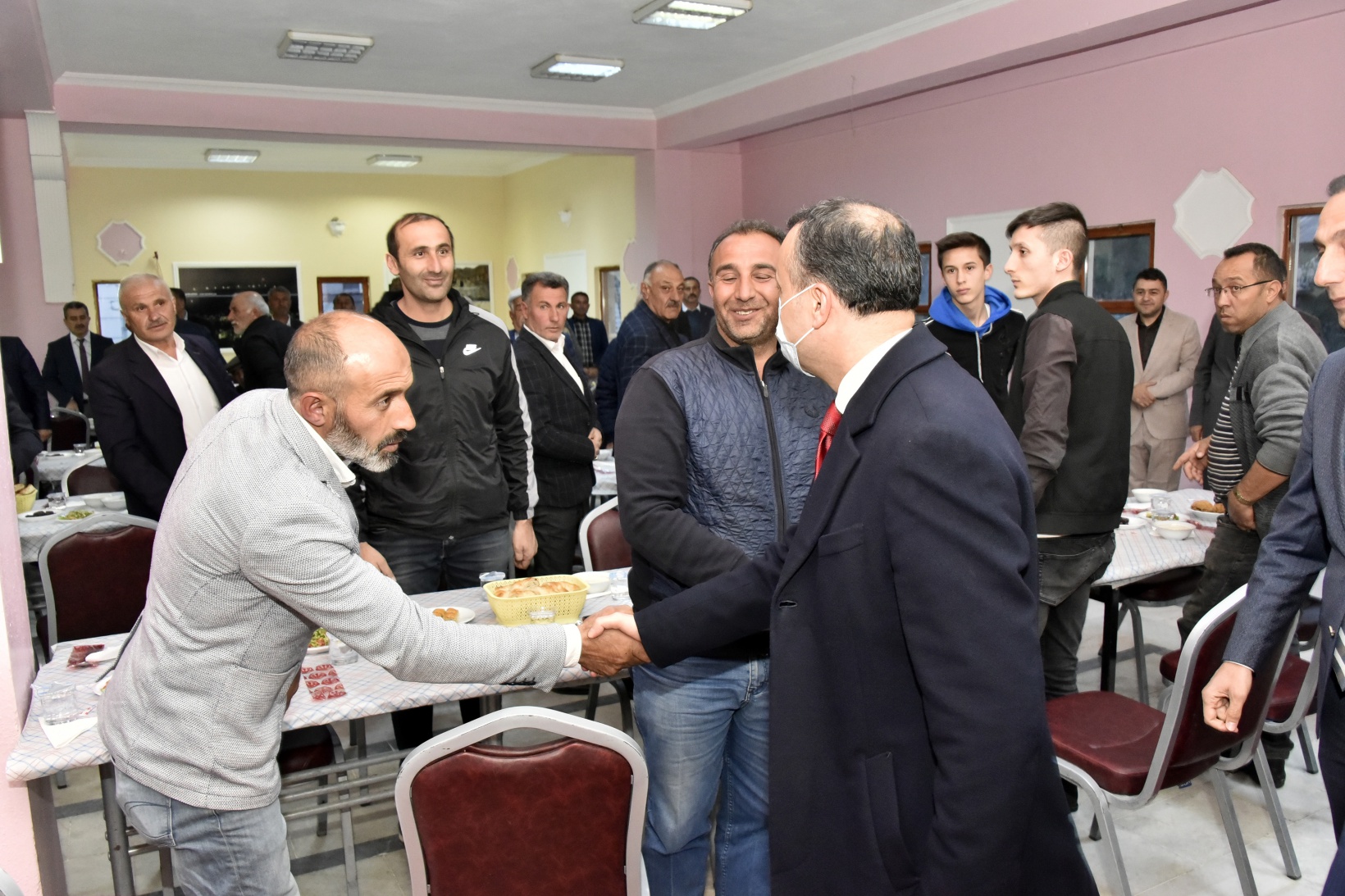 Vali Taşbilek ilçe iftar programlarının finalini Şiran’da yaptı 13