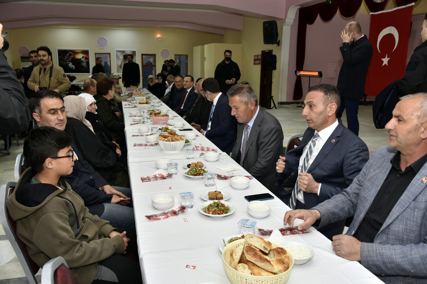 Vali Taşbilek ilçe iftar programlarının finalini Şiran’da yaptı 9