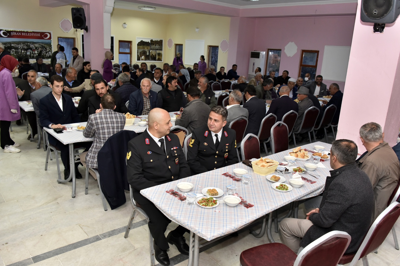 Vali Taşbilek ilçe iftar programlarının finalini Şiran’da yaptı 12