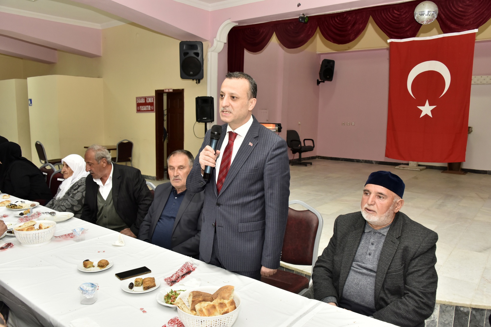 Vali Taşbilek ilçe iftar programlarının finalini Şiran’da yaptı 18