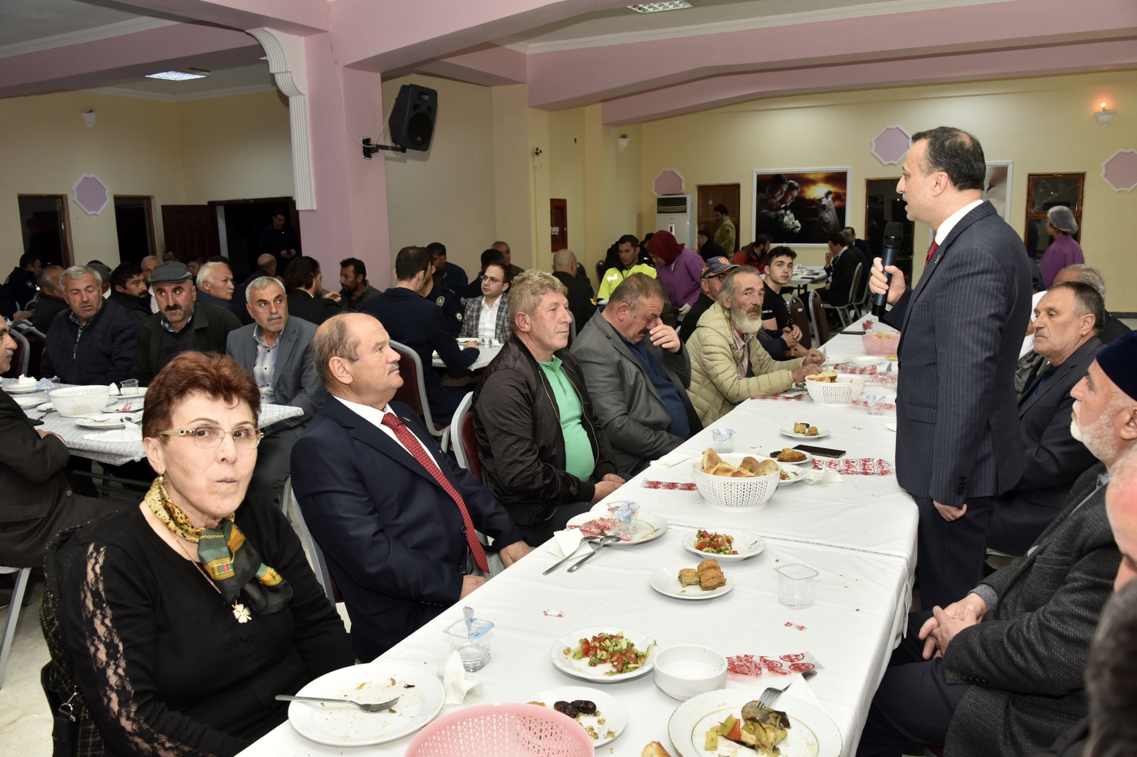 Vali Taşbilek ilçe iftar programlarının finalini Şiran’da yaptı 17