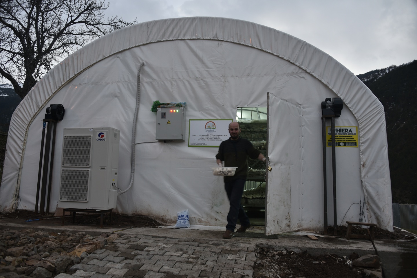 Olmaz denileni yaptı şimdi binlerce ton mantar üretiyor 30