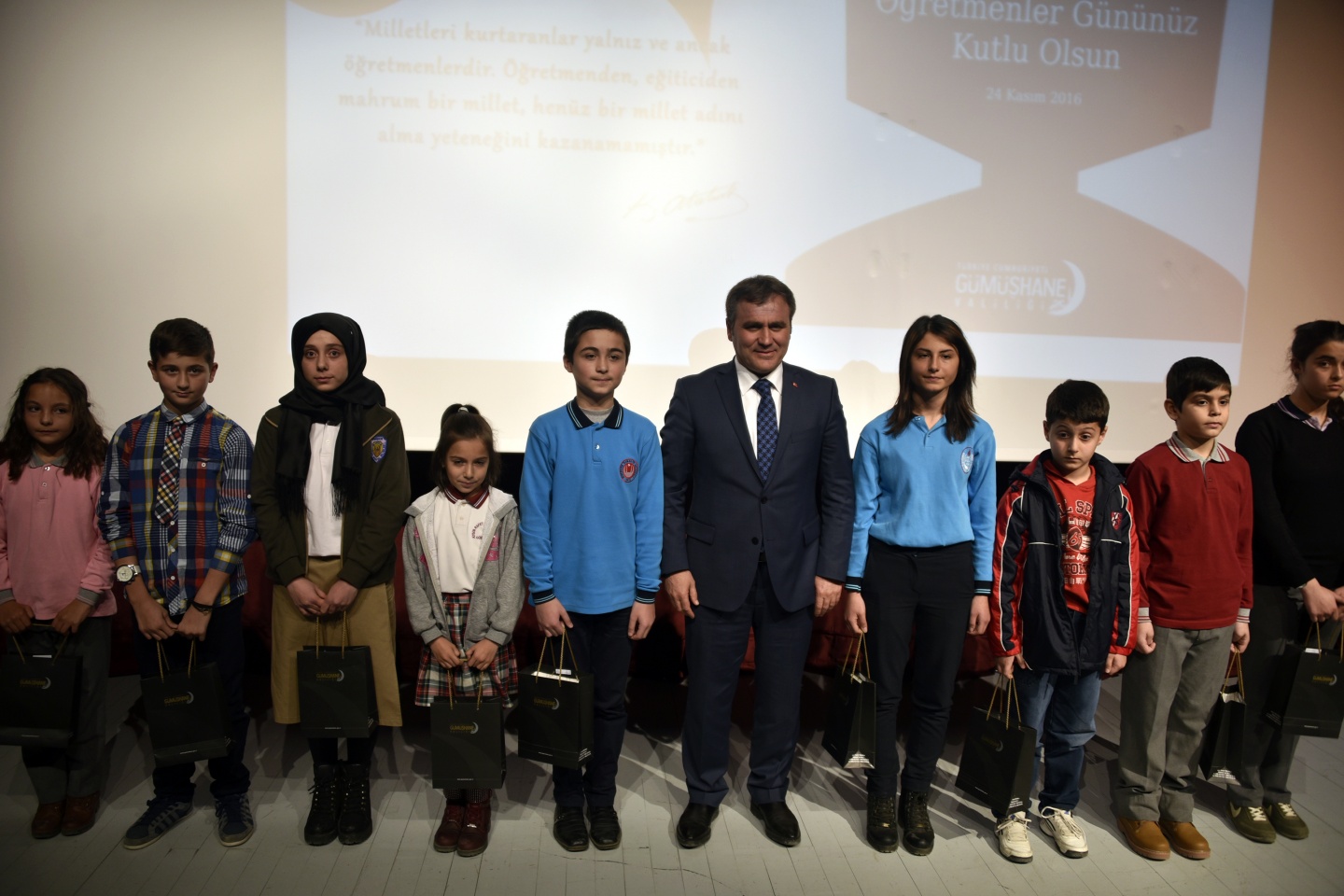 Gümüşhane’de Öğretmenler Günü kutlandı 24