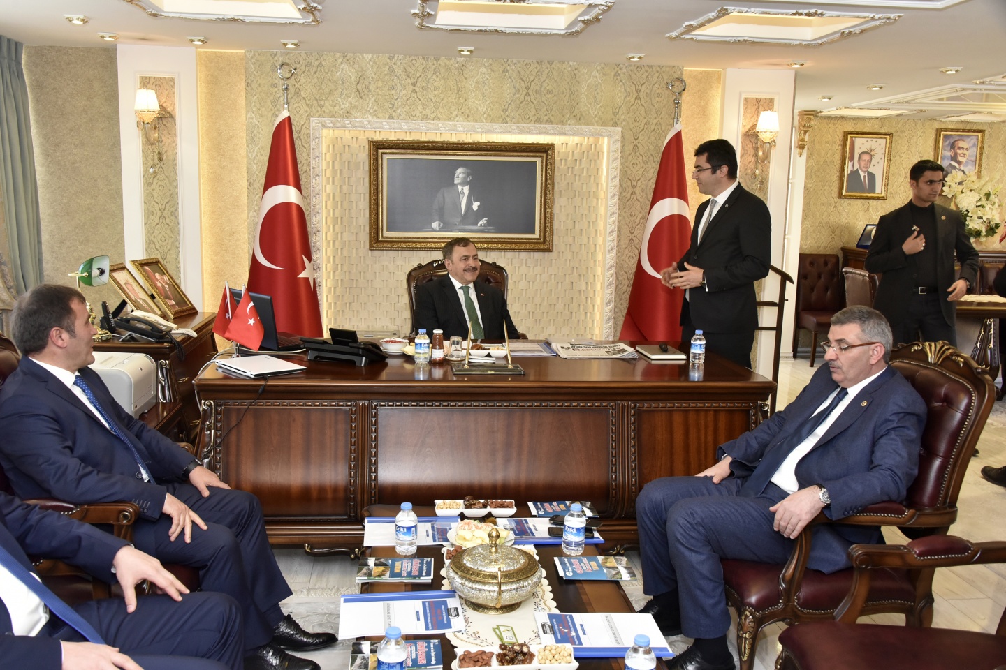 Bakan Eroğlu AK Parti teşkilatını ziyaret etti 44