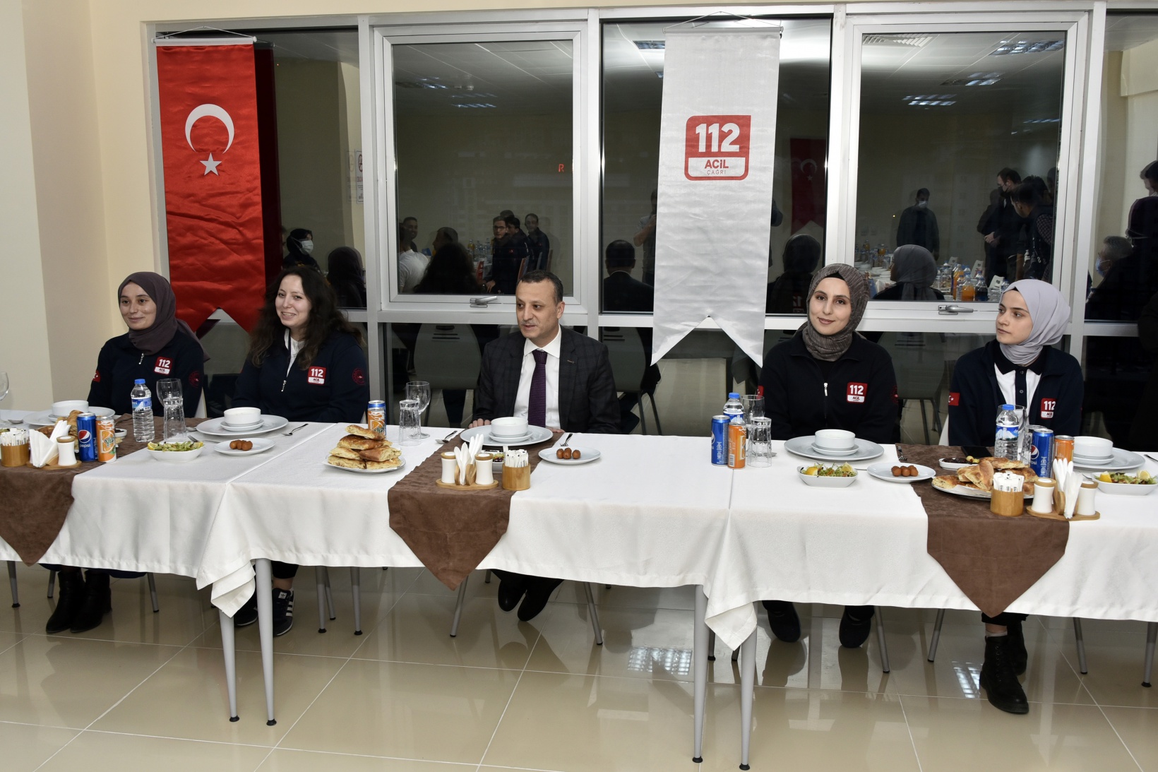 Vali Taşbilek 112 Acil Çağrı Merkezi çalışanlarıyla iftar yaptı 2