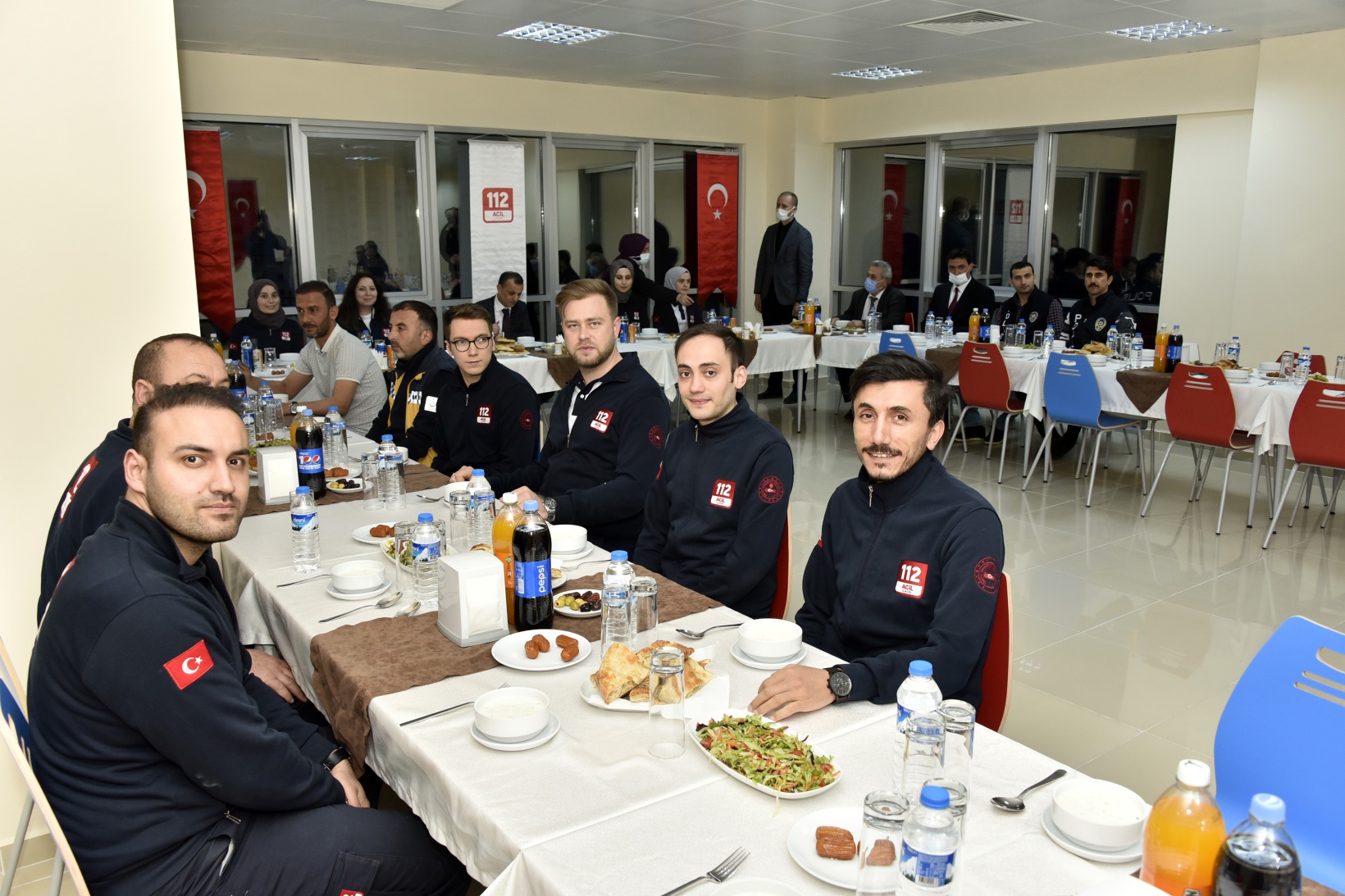Vali Taşbilek 112 Acil Çağrı Merkezi çalışanlarıyla iftar yaptı 3