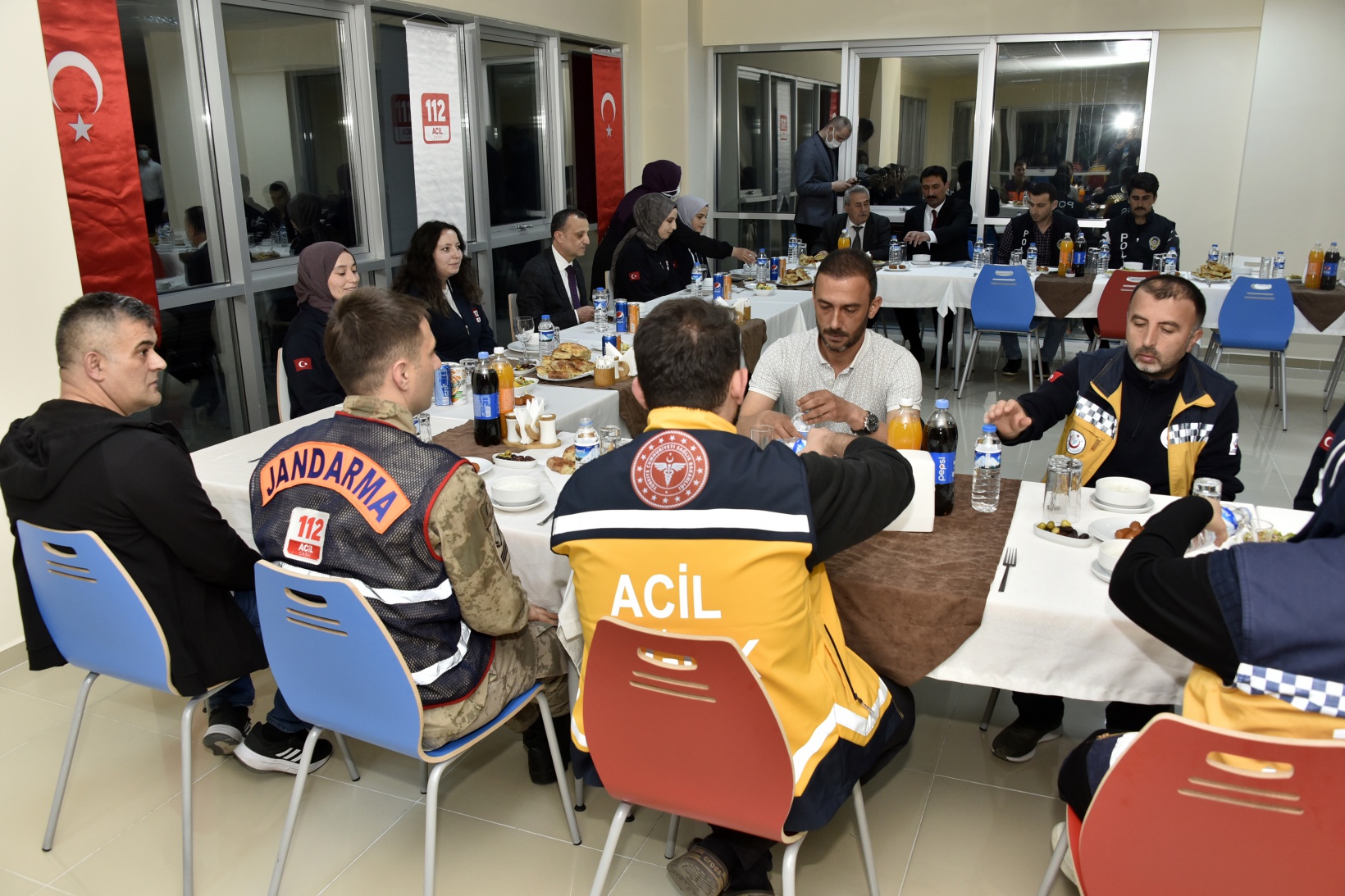 Vali Taşbilek 112 Acil Çağrı Merkezi çalışanlarıyla iftar yaptı 6